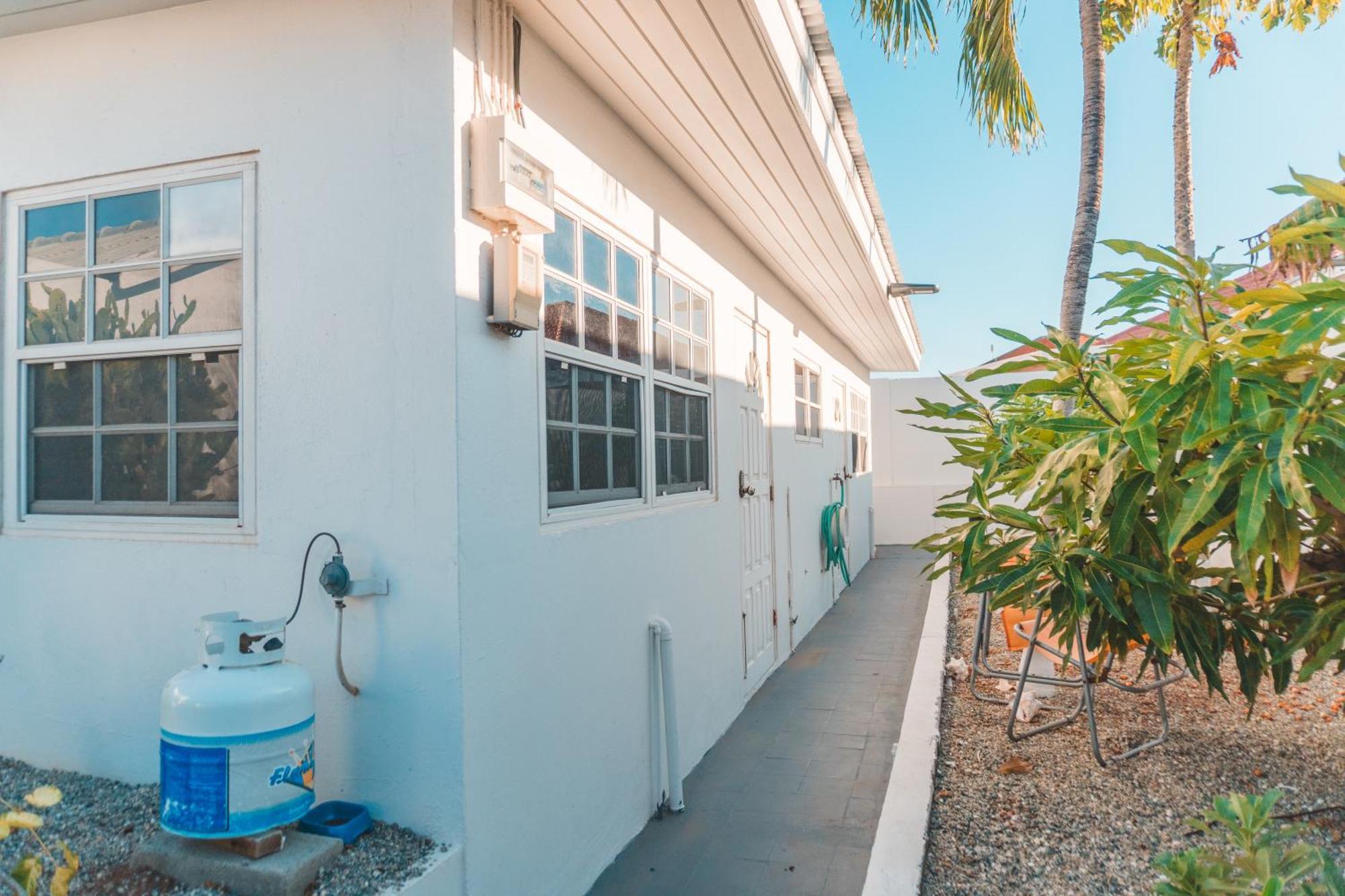 Klip Lagoon Apartsments Oranjestad Kültér fotó
